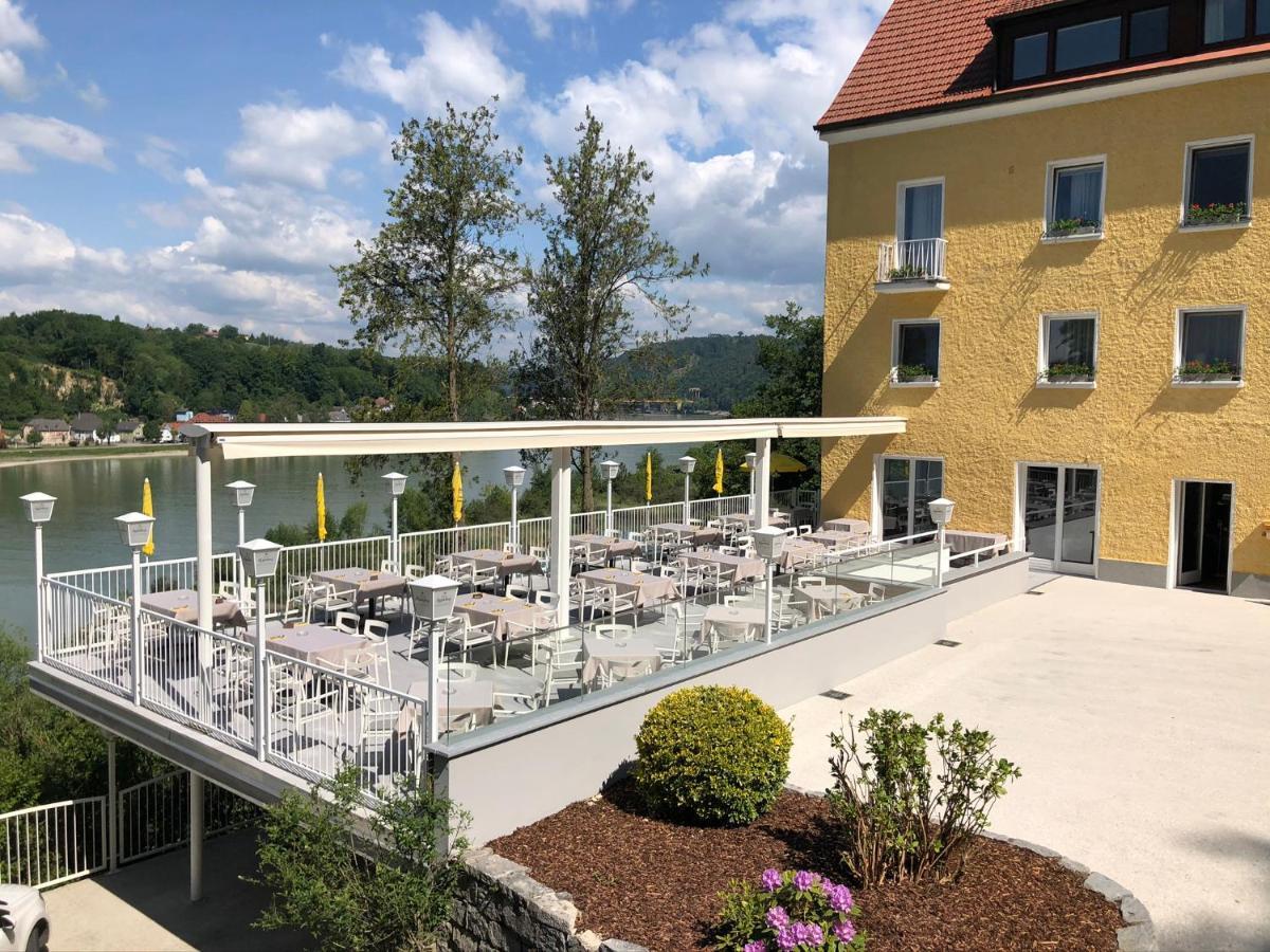 Hotel-Restaurant Faustschloessl Feldkirchen an der Donau Exterior photo